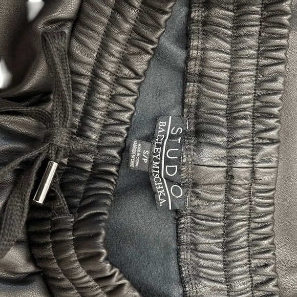 Studio Badgley Mischka Faux Leather Joggers Black With Side Pockets Size Small - Picture 5 of 5